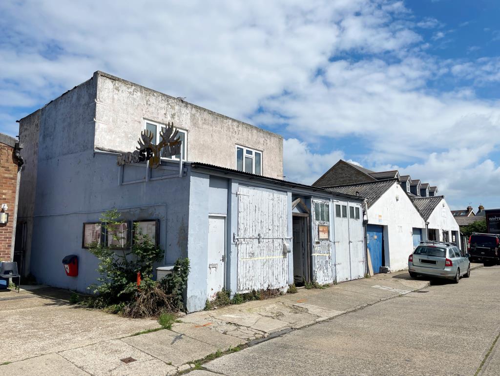 Lot: 162 - THREE INDUSTIRAL UNITS WITH POTENTIAL FOR RE-DEVELOPMENT - Light industrial commercial units